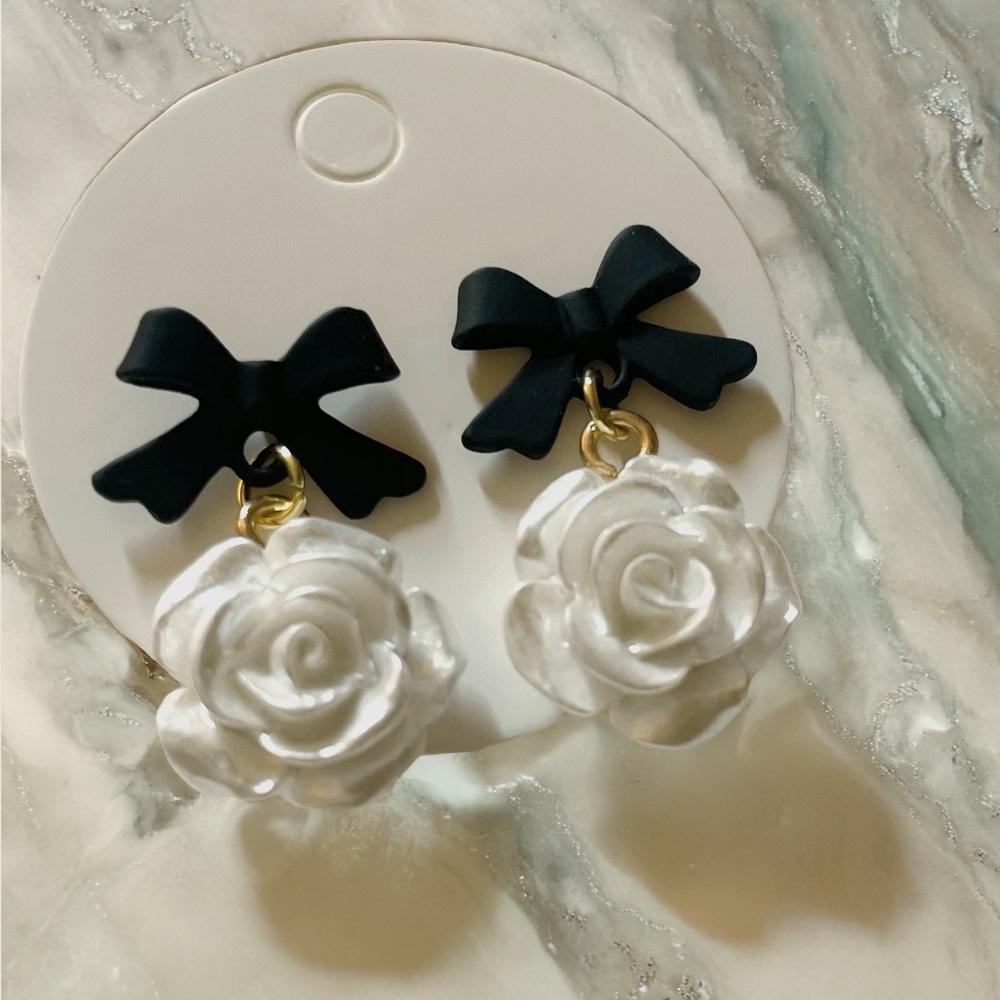 1 pair Black and White Rose Dangle Earrings with Delicate Bow Detail
